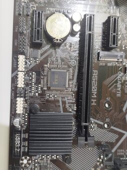Predám základnú dosku Gigabyte A520M H (micro-ATX, socket AM - 4