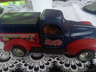 Predam Ford 1:18 Golden - 4