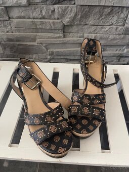 Guess v.37 - 4