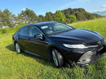 Toyota. Camry 2,5, Hybrid - 4
