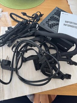 Corsair RM750x (2021) - 4