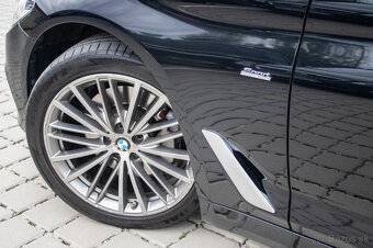 Bmw 5 Touring 530i 4x4 xDrive Sport benzín automat - 4