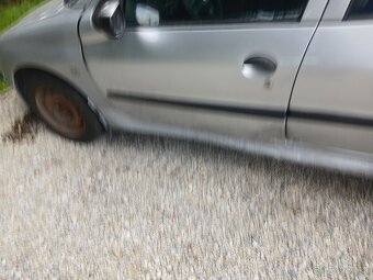 Predám peugeot206 na náhradné diely - 4