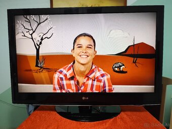 Predám LCD TV LG 42LD420 Full HD - 4