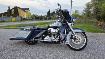 Harley Street Glide - 4
