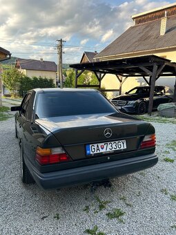 Mercedes W124 200e - 4