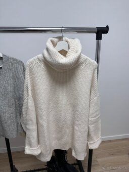 3 svetre + komplet - 4