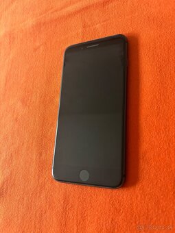 iPhone 8 Plus 64GB Space Gray - 4