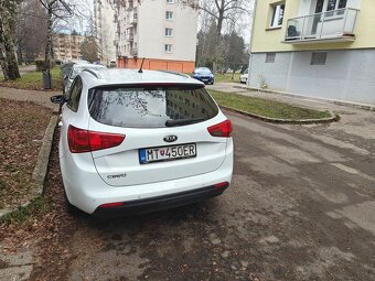Predám -Kia Ceed 1.6 benzín, 99kW, MT/6,biela ,combi - 4