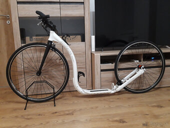KICKBIKE Race MAX 28/28 white - sportova cestna kolobezka - 4