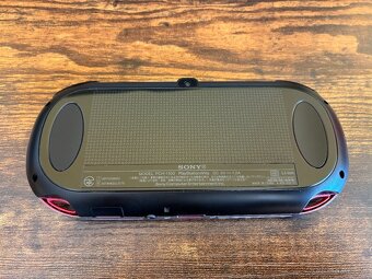 PS Vita 1100 red / black - 4