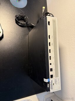 Predam Hernú konzolu Xbox One S 500GB Silver Používaná - 4