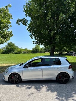 VOLKSWAGEN GOLF GTI • 2010 • 2.0 TSI - 4