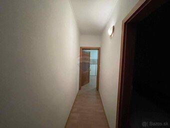 =RE/MAX= ponuka na prenájom útulný 3-izbový byt v centre Trn - 4