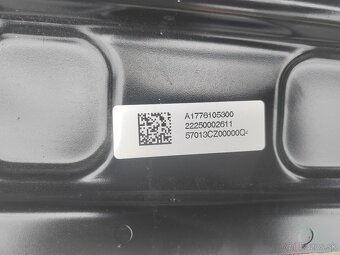 mercedes - výstuha zadného nárazníka - 4