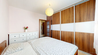 NOVÁ CENAPonúkame na predaj priestranný 3-izbový byt s log - 4