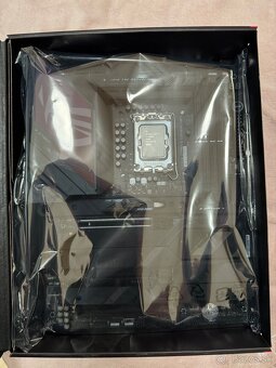 Zakladna Doska Rog Strix z790-e wifi + Intel i5 13600kf - 4