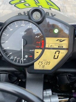 Yamaha R1 Big Bang - 4