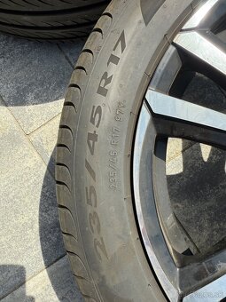 Predám Pirelli powergy 235/45 r17 s Alu 5x108 - 4
