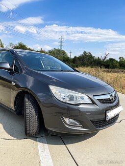 Opel Astra 1.4 benzín 2010 - 4