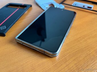Google Pixel Fold (nejde predná obrazovka) - 4