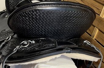 Westernový sedlový komplet 26) černé oválné krátké široké - 4