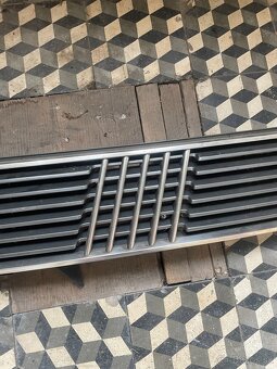 🚗 Predám originálnu prednú masku (mriežku) – Fiat Uno 🚗 - 4