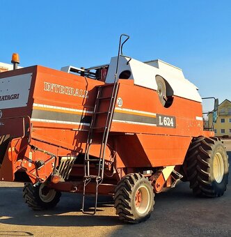 Predáme obilný kombajn zn.Fiatagri, Laverda 624 - 4