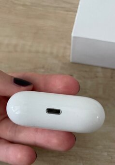 Apple AirPods Pro - 4