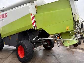 Sklízecí mlátička Claas Lexion 440, rok výroby 2002, žací l - 4