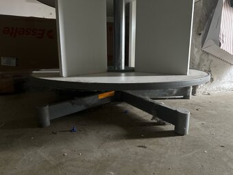 Starý biely otočný regál - 4