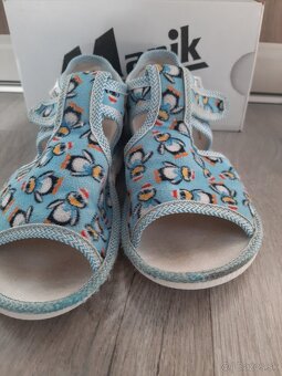 Papucky zn. Manik v. 28 - 4