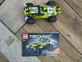 Lego 42027 a 42026 - Autá s zotrvačným motorom - 4