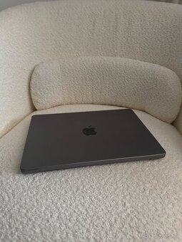 Predám MacBook Pro 14" (2023) - M2 Pro, 16GB RAM, 512GB SSD - 4