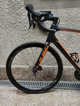 Cestny karbonovy bicykel Giant Defy Advanced 2 - 4