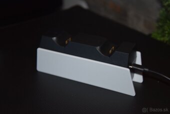 PlayStation 5 DualSense Charging Station - 4