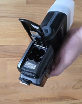 Blesk Yongnuo YN560 III + odpalovač Yongnuo RF603C II - 4