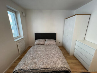 Na prenájom 1 izbový byt v Brezne,balkón,parkovacie miesto,k - 4