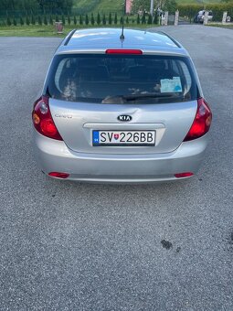 Kia Ceed hatchback, 1.4 benzín, 77kw, r.v.2010 - 4