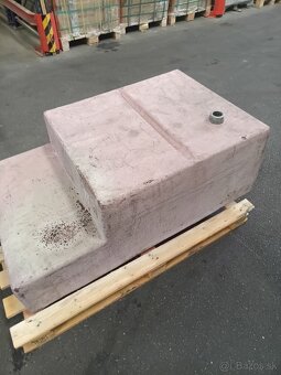 Laminátová nádrž na vodu asi 200l - 4