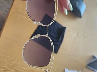 Guess - 4