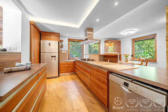 BOSEN | Priestranný rodinný dom s pivnicou, garážou a záhrad - 4