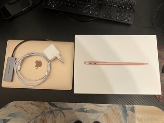Predám MacBook Air 2020 Zlatý 8GB RAM - 4