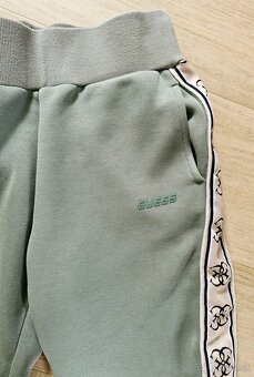 Guess zelena a svetla khaki logovana teplakova suprava - 4