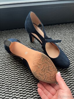 Dámske šaty a topánky - 4