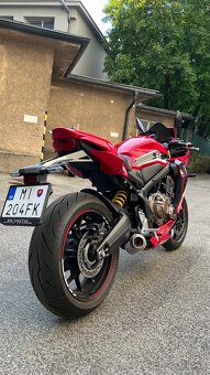 Honda CBR650R - 4