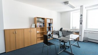 Kancelárske priestory v blízkosti diaľničného obchvatu, leti - 4