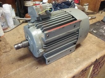 elektromotor dvojotackovy 1,5 / 2,2 kw. 1420 / 2785 ot/min. - 4