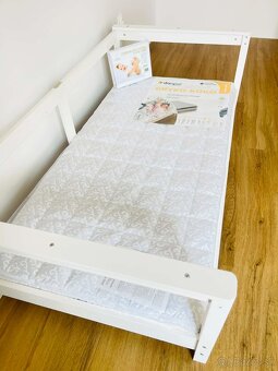 NOVÁ detská posteľ z masívu + antialergický matrac + plachta - 4