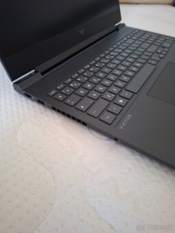 HP VICTUS 16 800€ - 4